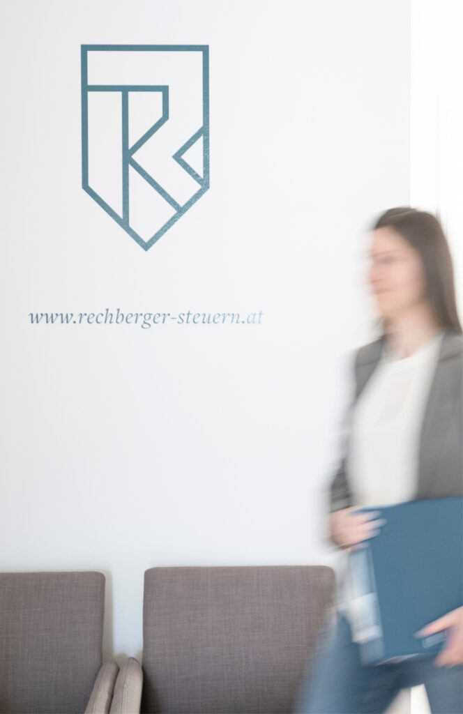 Bild mit Logo Steuerberatung Rechberger